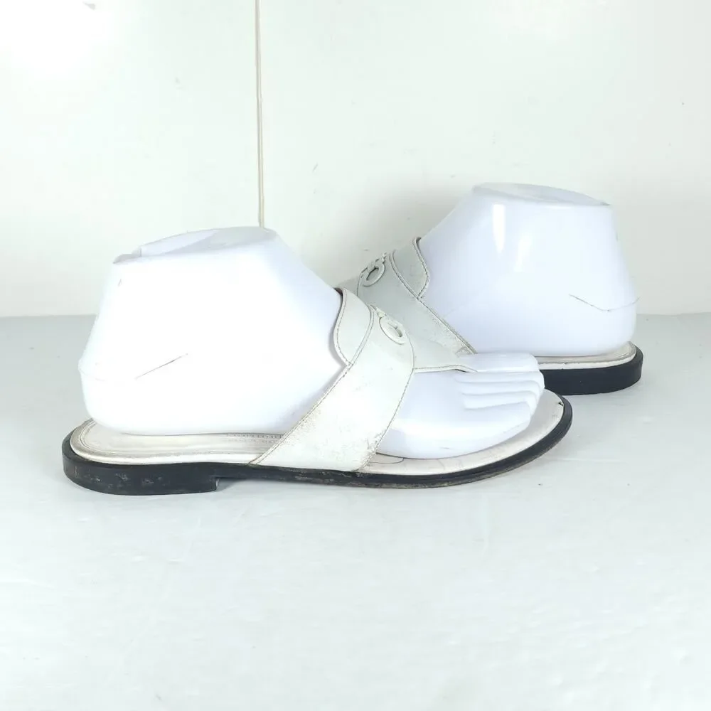 Salvatore Ferragamo Women's US 6,5C White Leather Thong Slip On Flat Sandals